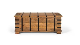 GINER Y COLOMER Mesa baúl de madera de mango con acabado natural y hierro